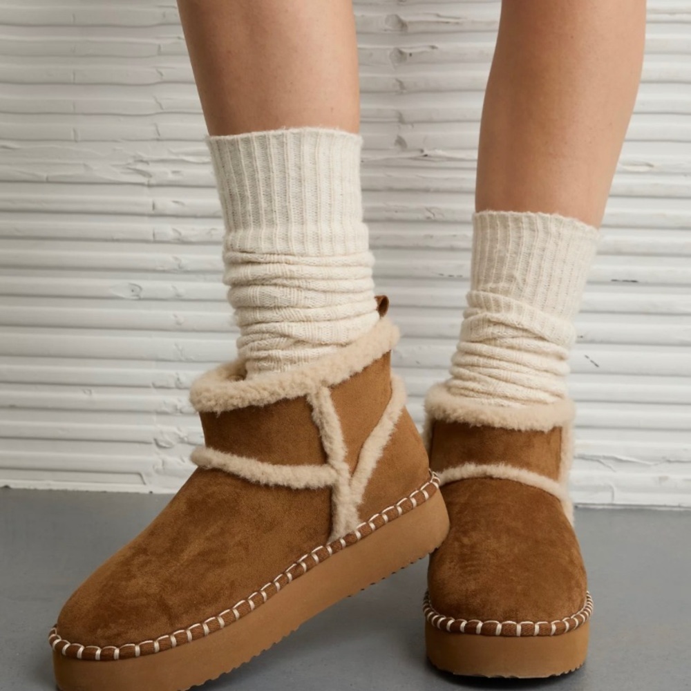 AE Hangout Cozy Suede Shearling-Lined Ankle Boots - Brown 9